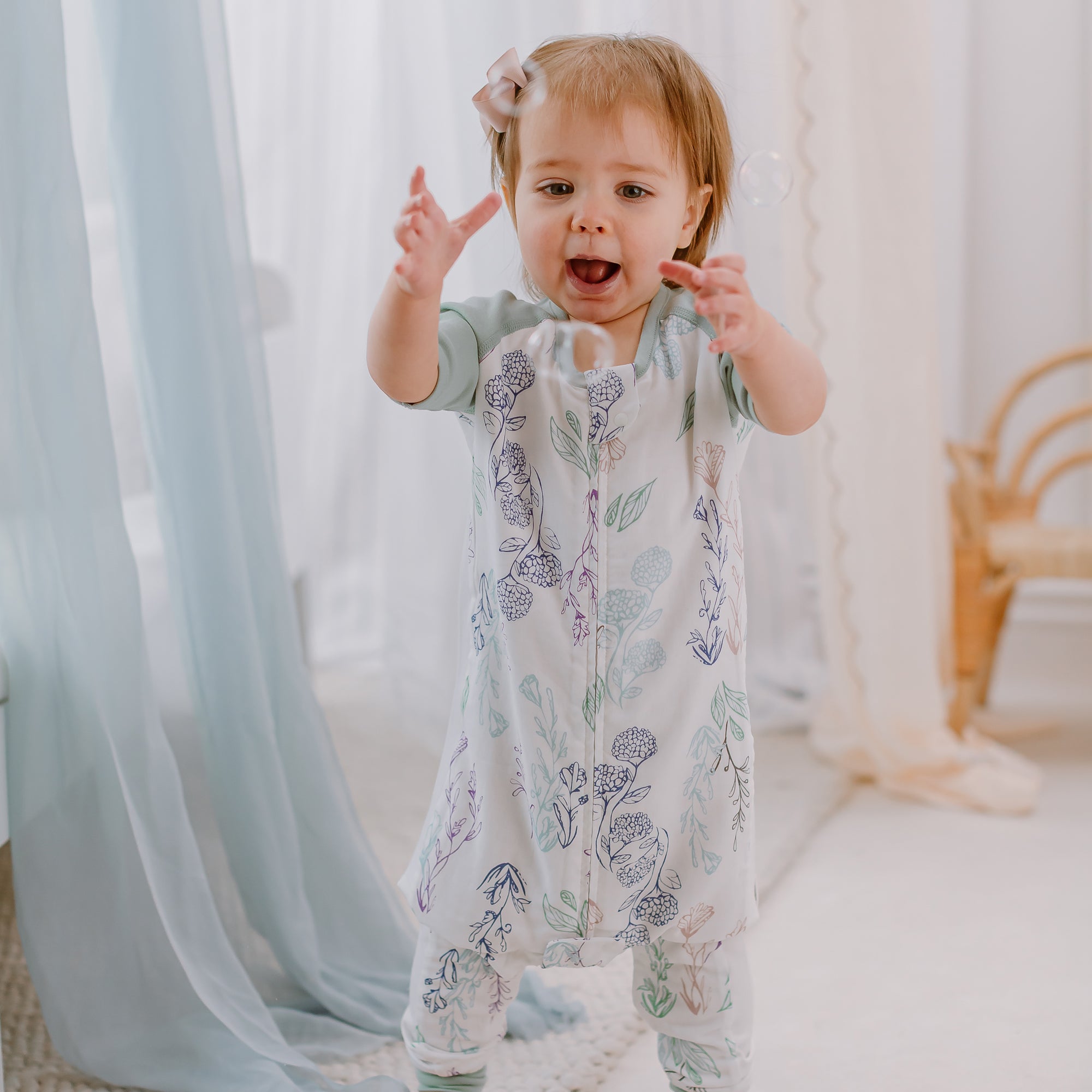 Breezy Blooms #color_Breezy Blooms