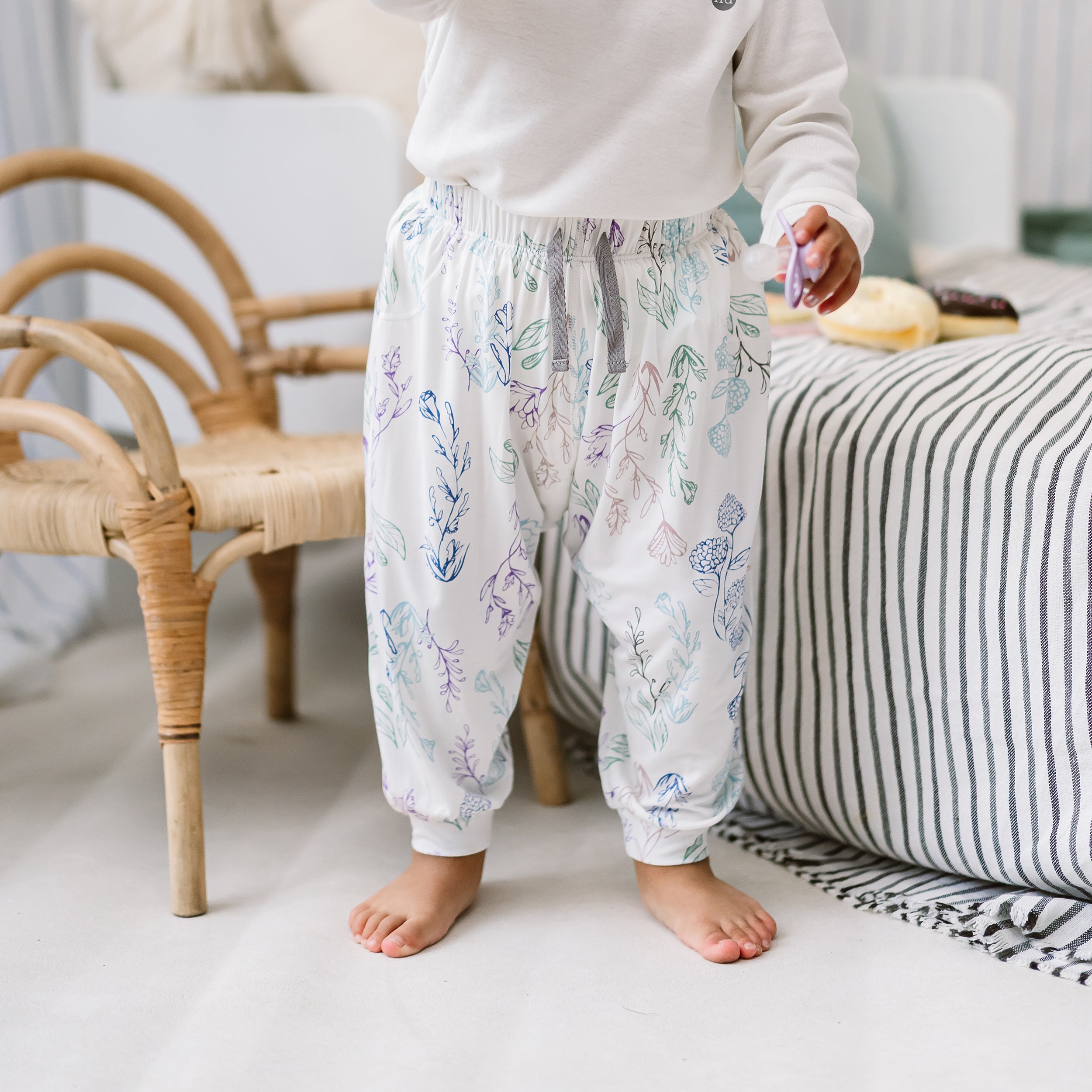 Breezy Blooms #color_Breezy Blooms