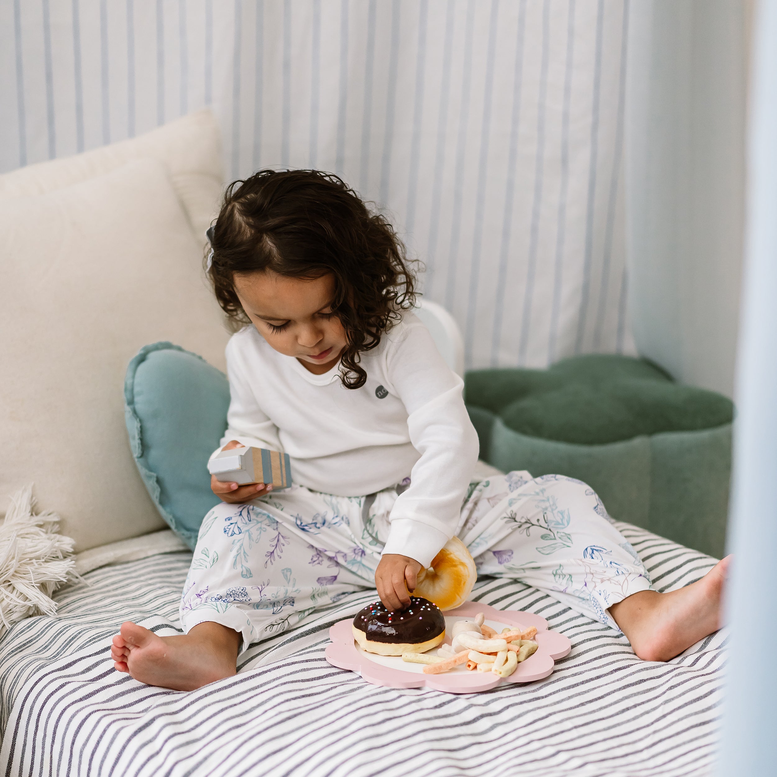 Breezy Blooms #color_Breezy Blooms